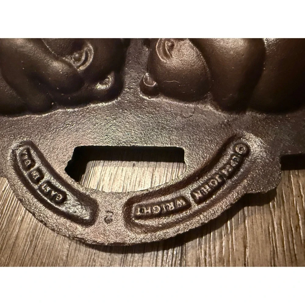 Vintage John Wright Cast Iron Teddy Pan 8 Bear Muffin Cornbread Mold USA Made